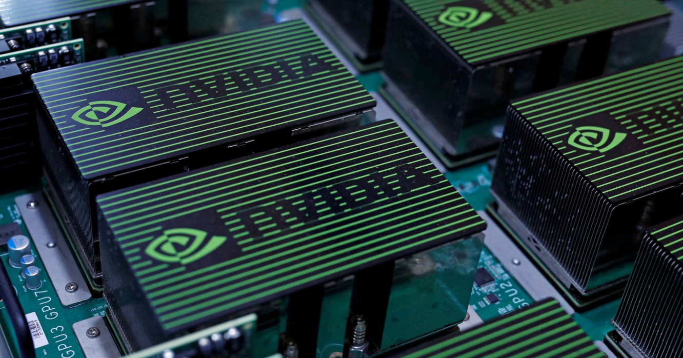 Nvidia dominiert den KI-Markt und übertrifft mit seinen Quartalszahlen alle Prognosen. Ein rasanter Aktienanstieg und Gewinne, die den Produktionskosten weit überlegen sind, zeugen von einer neuen Technologieära.