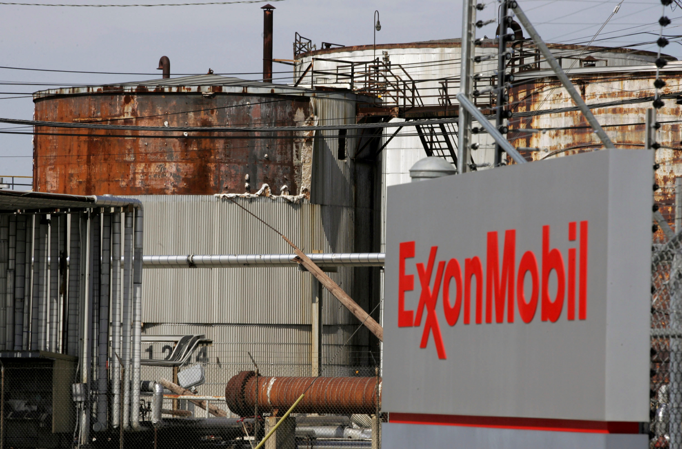Ein dramatischer Fall erschüttert ExxonMobil: David Scott, Senior Vize-Präsident und Leiter des Schieferöl- und Gasgeschäfts, wurde wegen sexuellen Übergriffs in Texas verhaftet.