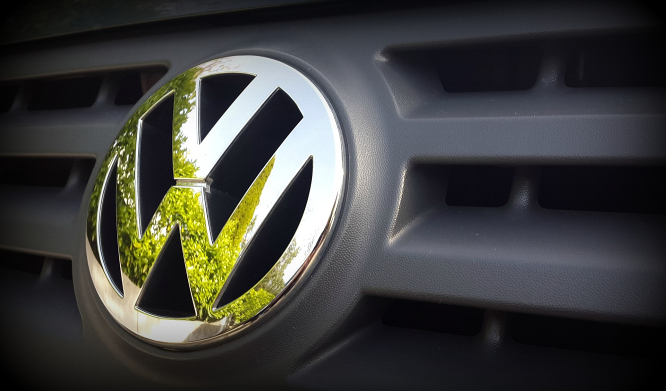 Volkswagen schafft es gerade noch in die Top Ten.