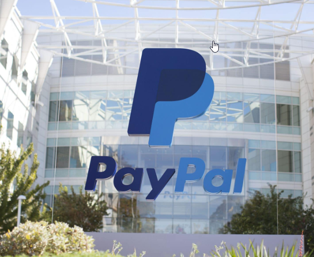 PayPal betritt die Krypto-Arena: Mit PYUSD präsentiert der Zahlungsgigant seinen eigenen Stablecoin, der die Brücke zwischen traditionellen Währungen und digitalen Vermögenswerten schlagen soll.