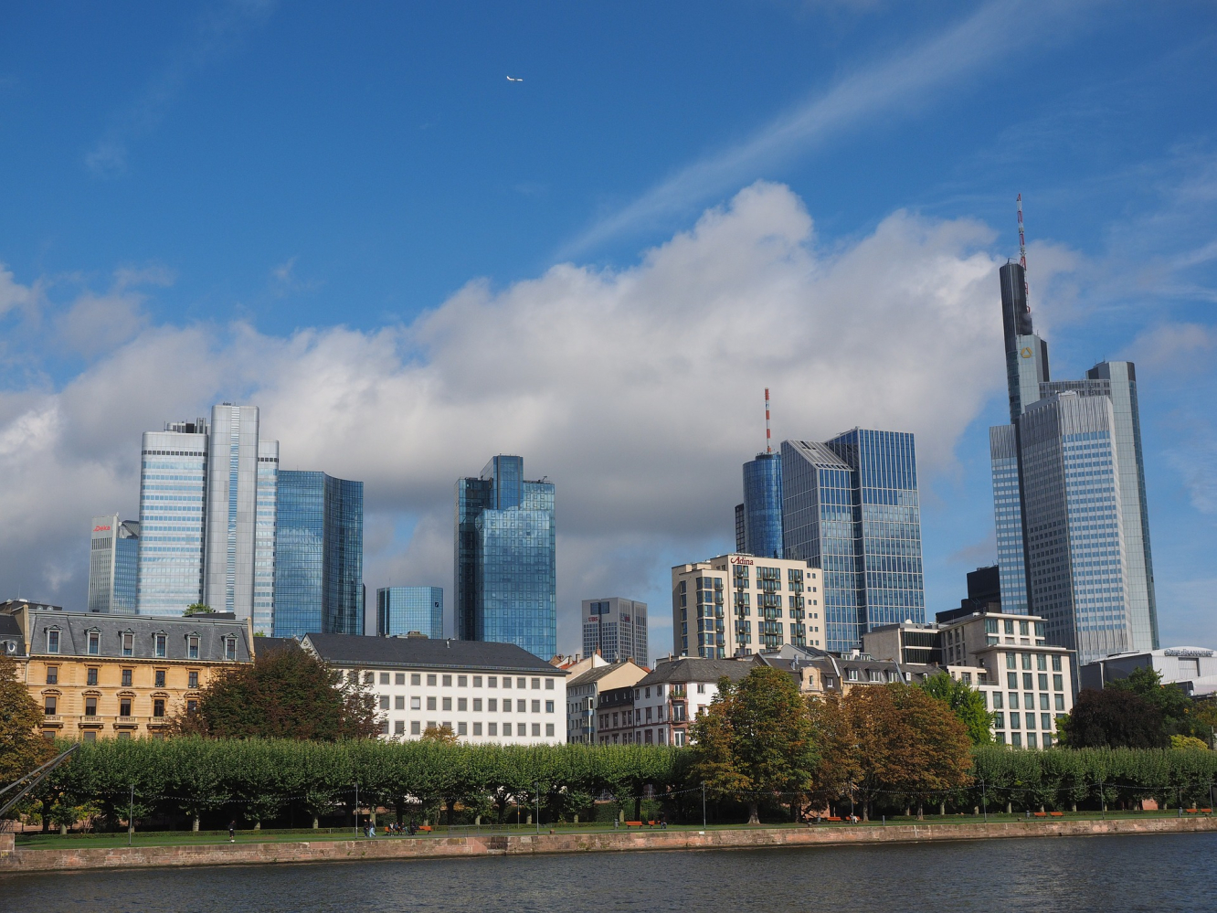 Die Skyline der Finanzmetropole Frankfurt am Main.