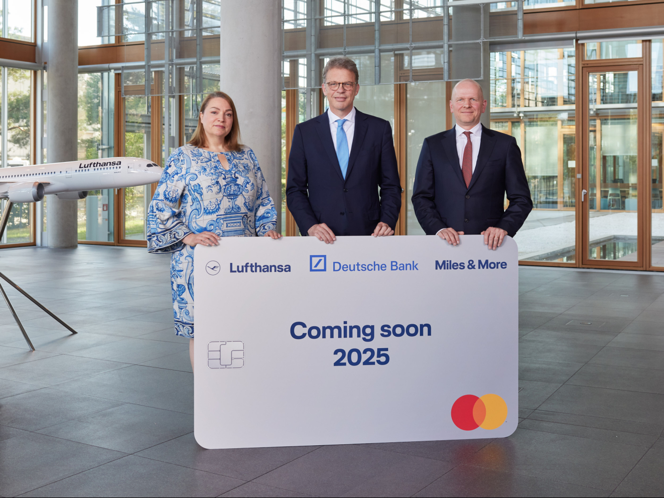 Sie hat sich in der weltweiten Ausschreibung durchgesetzt: Die Deutsche Bank wird ab Sommer 2025 die „Miles & More“-Kreditkarte der Lufthansa herausgeben.