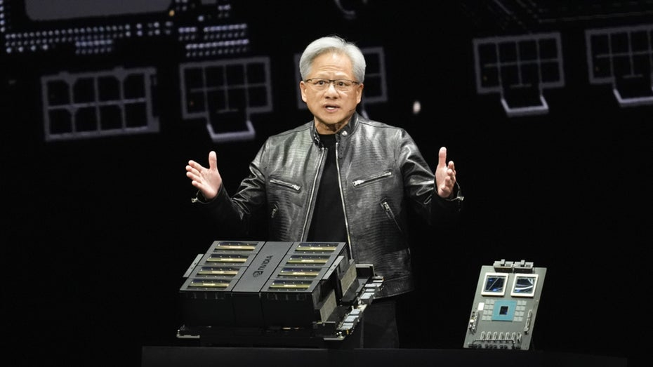 Nvidia-Chef Jensen Huang bei der Blackwell-Vorstellung. (Foto: picture alliance / ASSOCIATED PRESS | Eric Risberg)