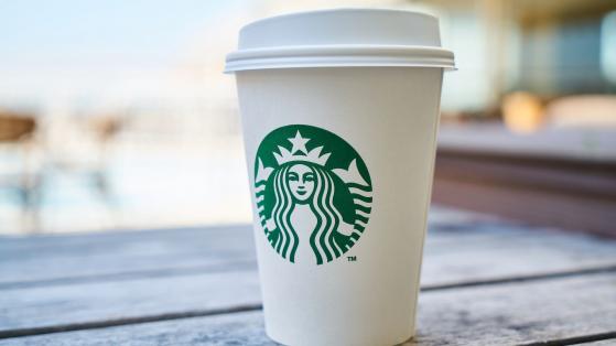 Starbucks nah am 1-Jahrestief – Dividendenstar im Angebot?