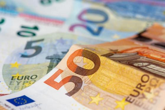 Die 2 besten Aktien, in die man jetzt 5.000 Euro investieren kann