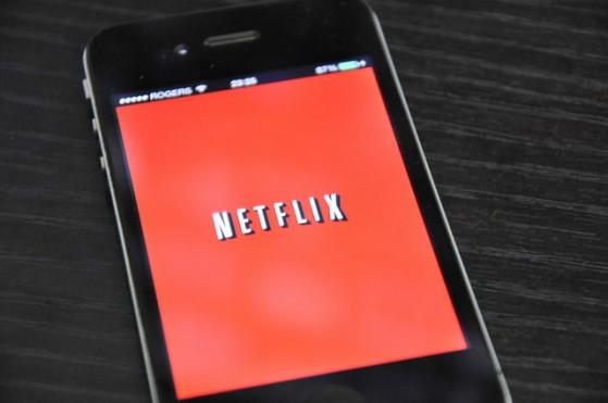 Sollte man Netflix kaufen, nachdem die Aktie um 35 % eingebrochen ist?